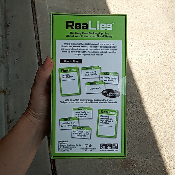 RealLies card game - Picture 2 of 4